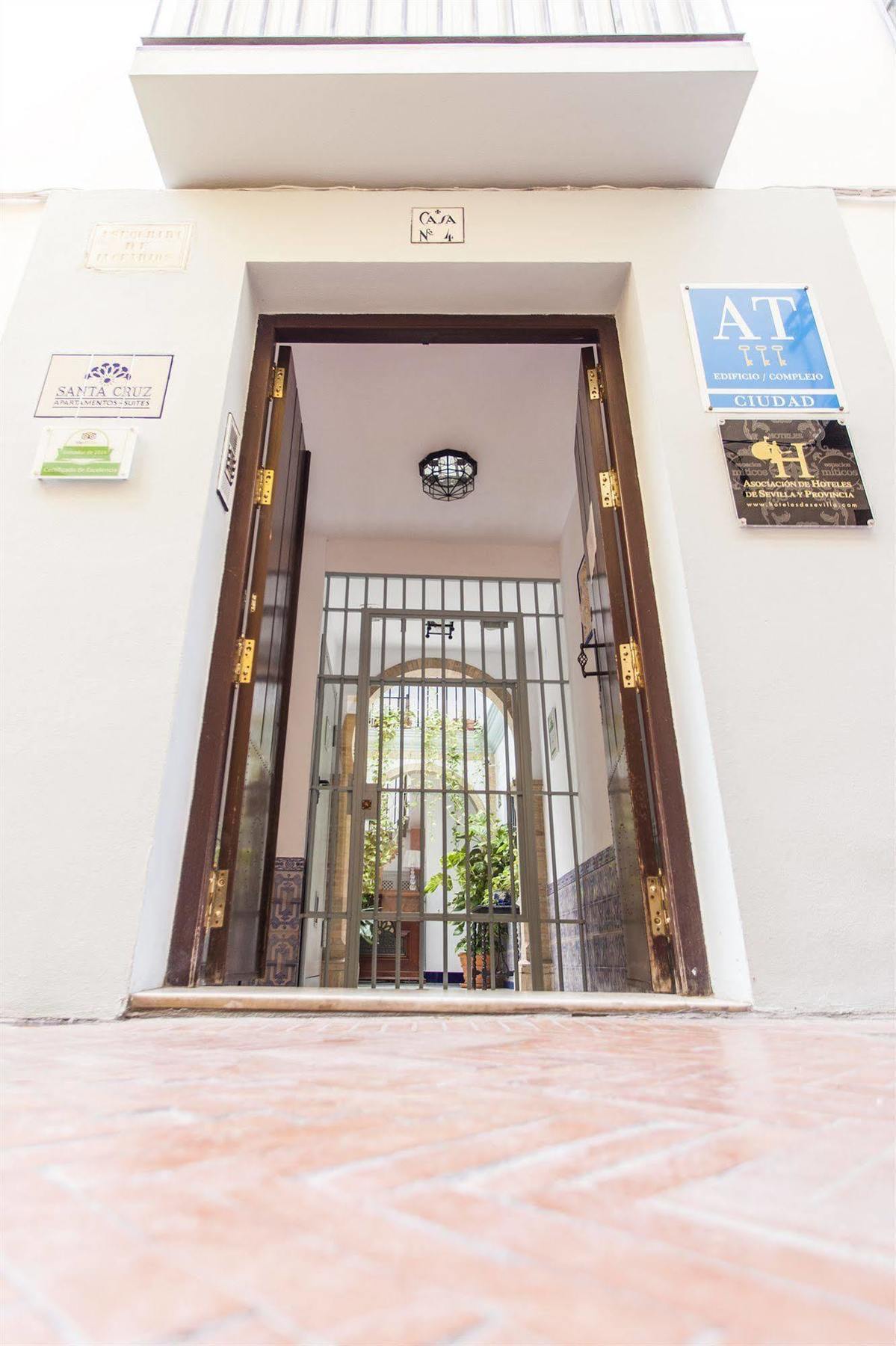 Apartamentos Suites Santa Cruz Sevilla Exterior foto